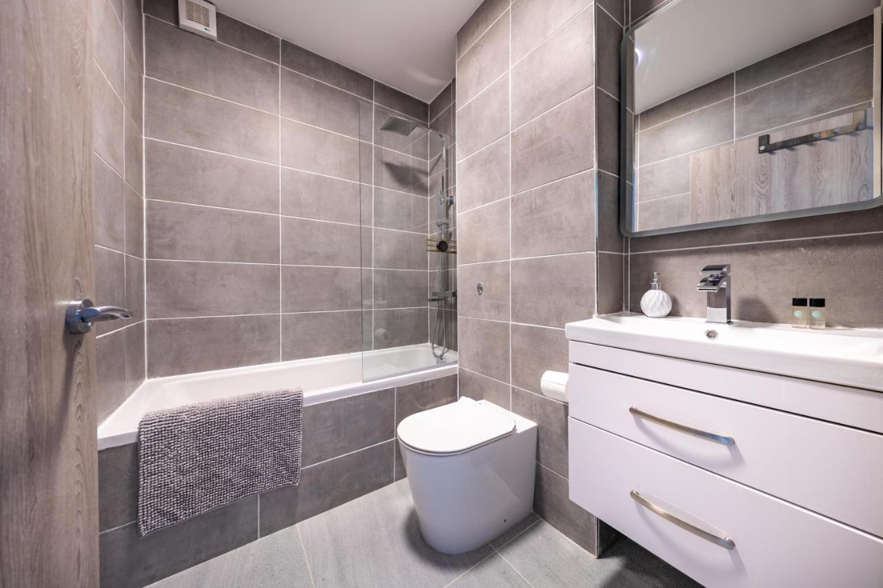 Ash View Place 4 -Heathrow - Thorpe Park - Free Parking 斯坦斯 外观 照片