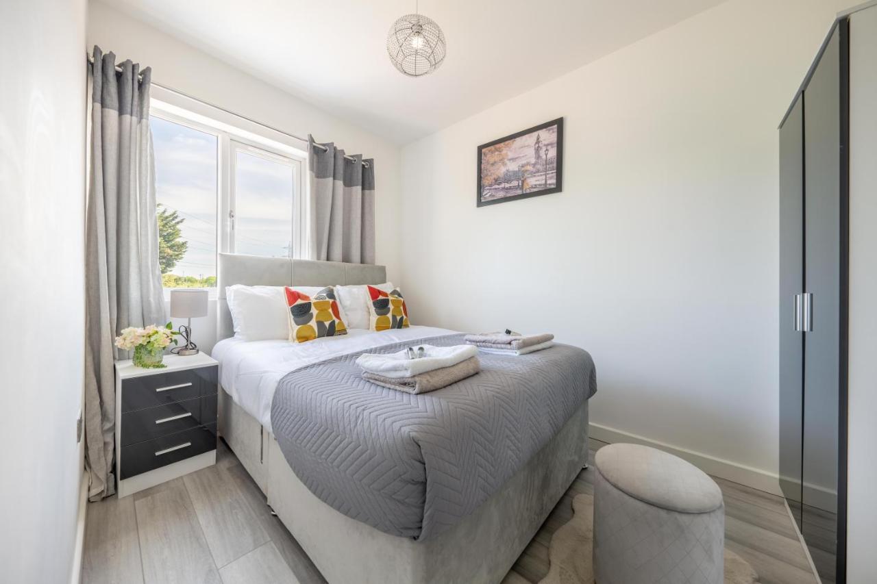 Ash View Place 4 -Heathrow - Thorpe Park - Free Parking 斯坦斯 外观 照片