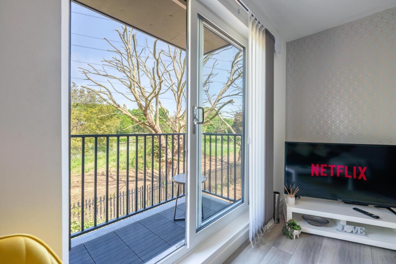 Ash View Place 4 -Heathrow - Thorpe Park - Free Parking 斯坦斯 外观 照片