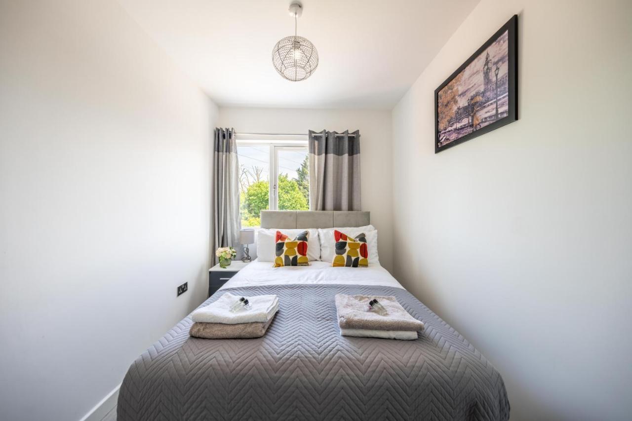 Ash View Place 4 -Heathrow - Thorpe Park - Free Parking 斯坦斯 外观 照片