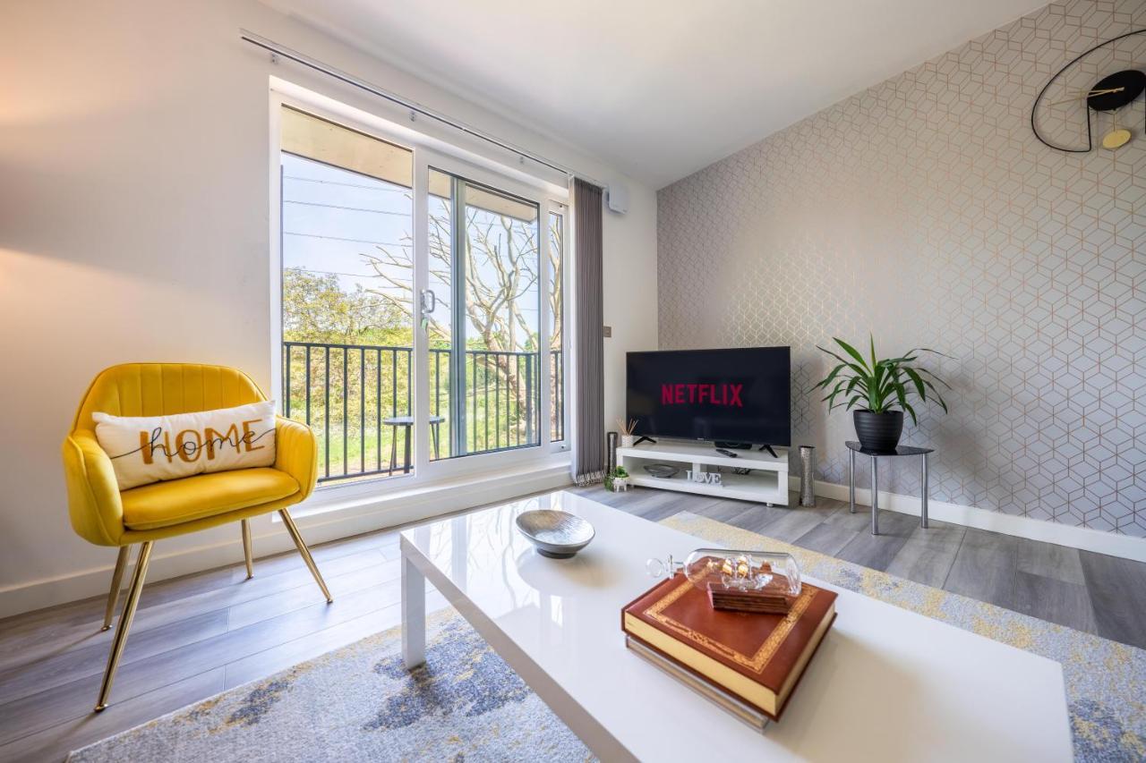 Ash View Place 4 -Heathrow - Thorpe Park - Free Parking 斯坦斯 外观 照片