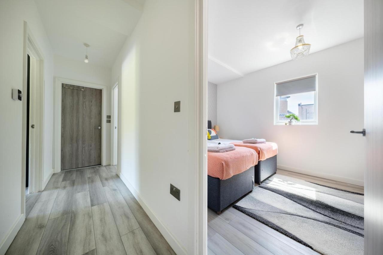 Ash View Place 4 -Heathrow - Thorpe Park - Free Parking 斯坦斯 外观 照片