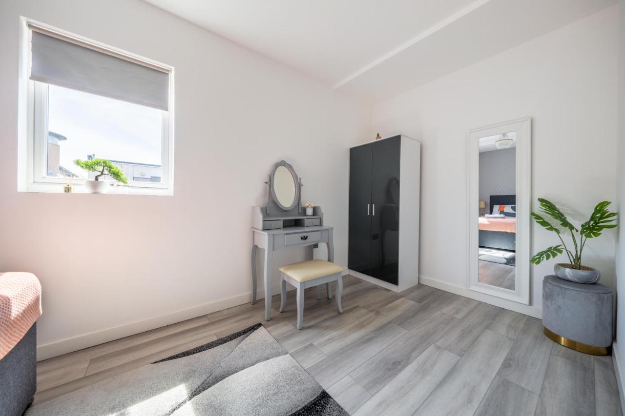Ash View Place 4 -Heathrow - Thorpe Park - Free Parking 斯坦斯 外观 照片