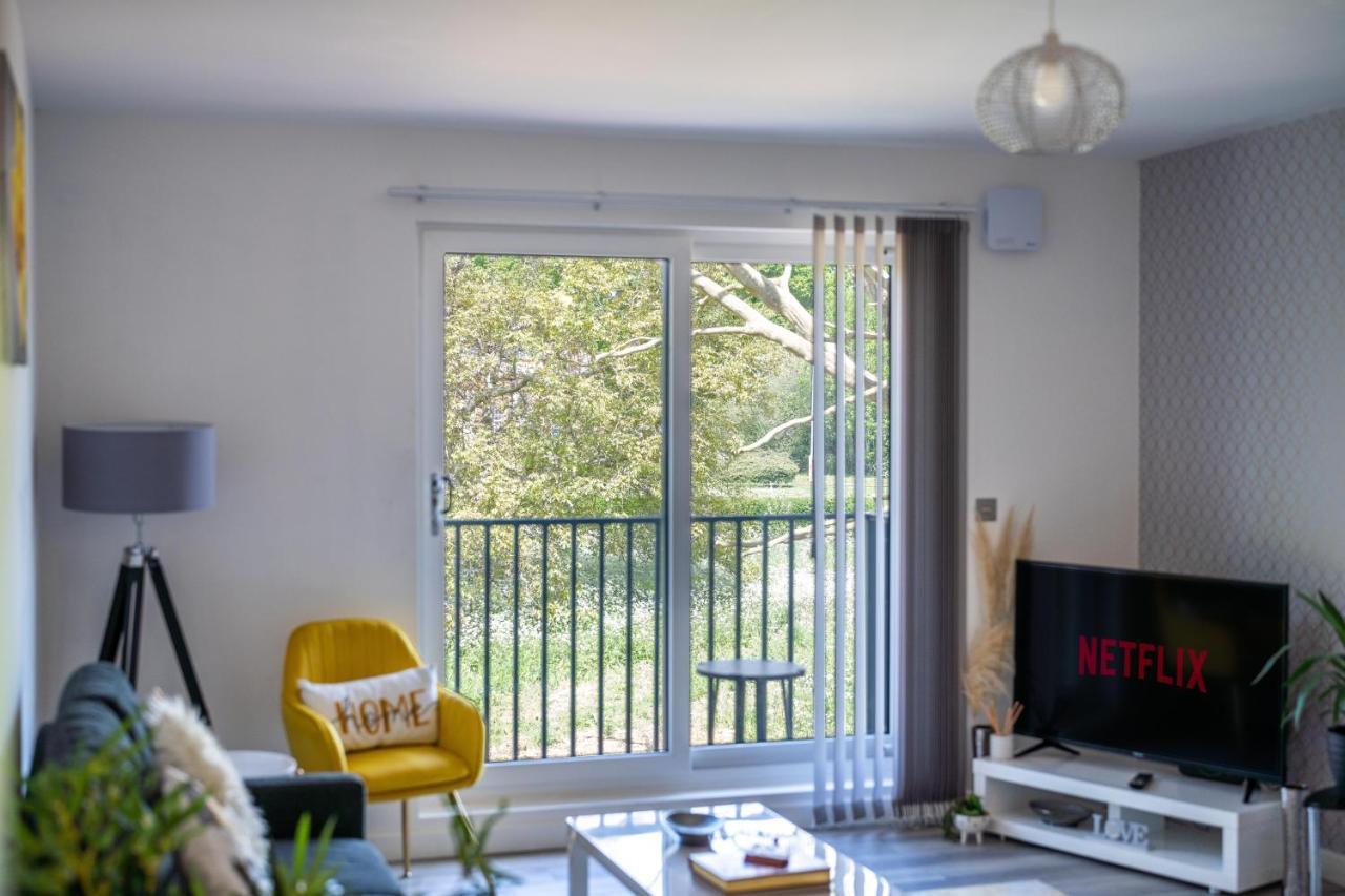 Ash View Place 4 -Heathrow - Thorpe Park - Free Parking 斯坦斯 外观 照片