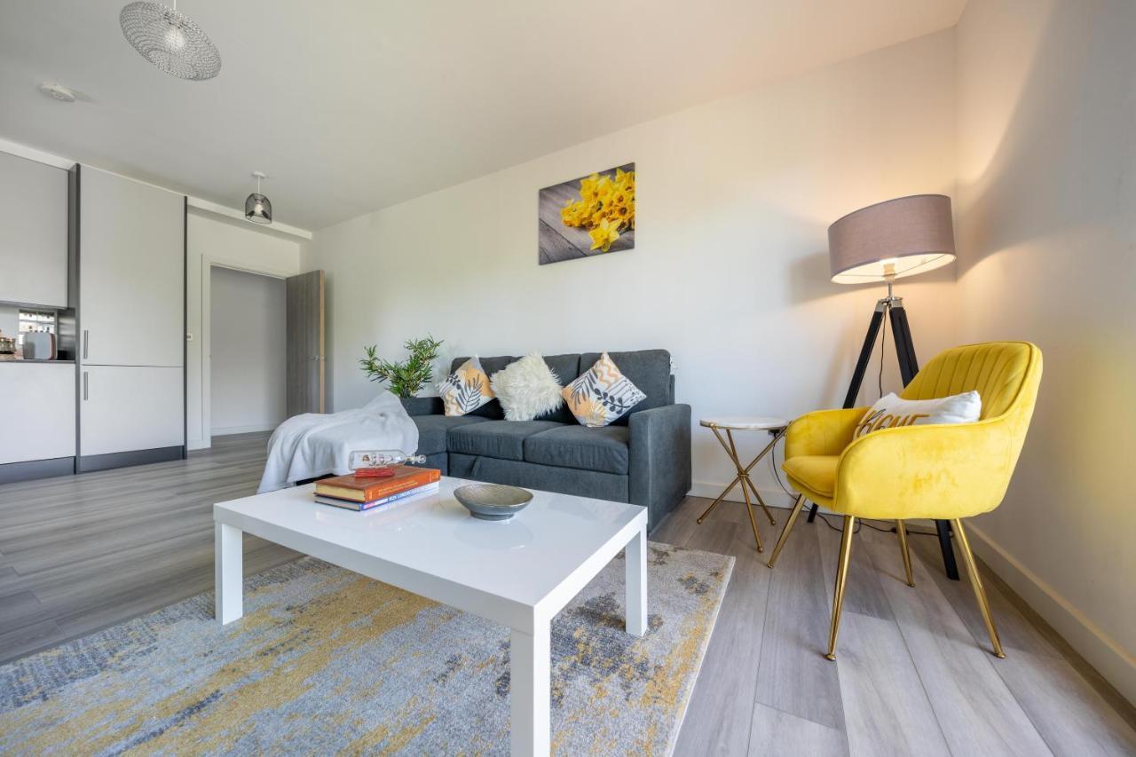 Ash View Place 4 -Heathrow - Thorpe Park - Free Parking 斯坦斯 外观 照片