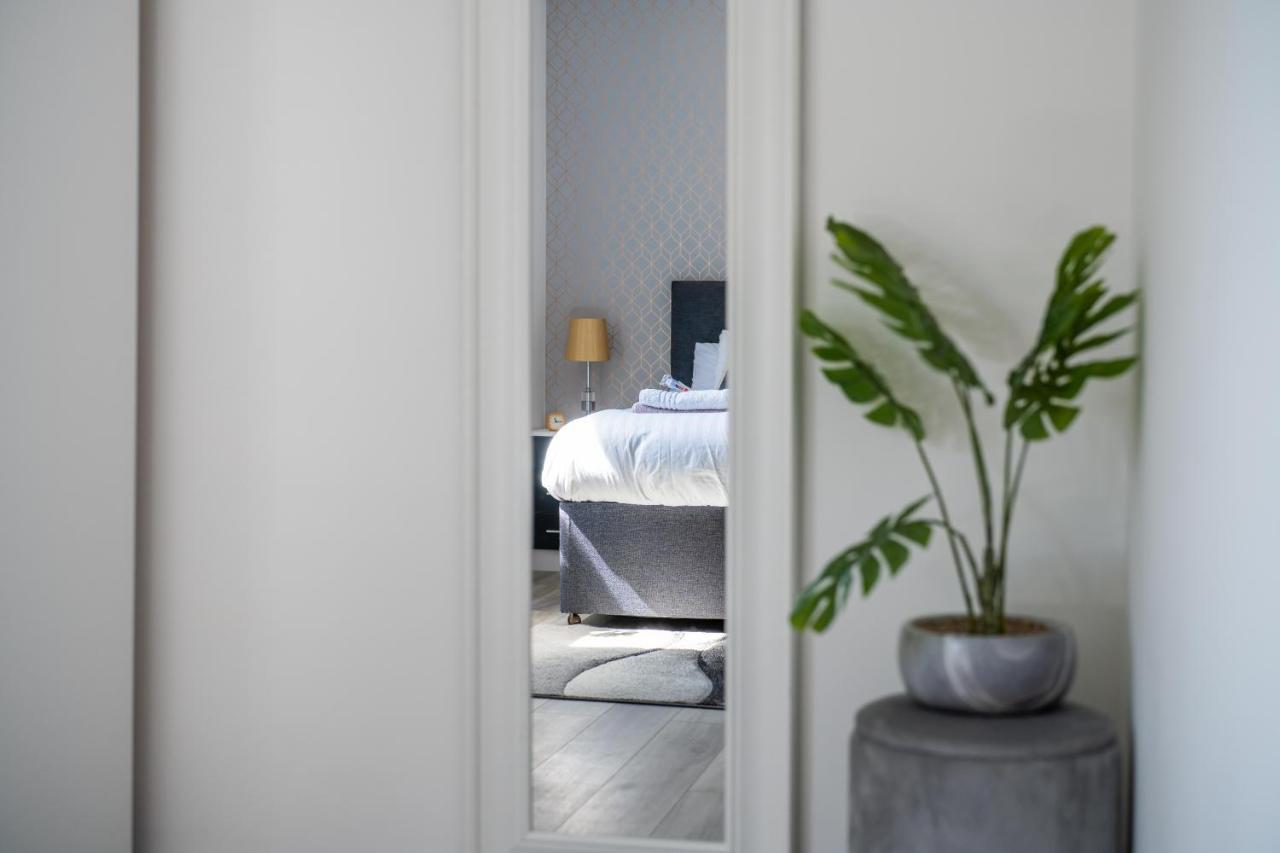 Ash View Place 4 -Heathrow - Thorpe Park - Free Parking 斯坦斯 外观 照片