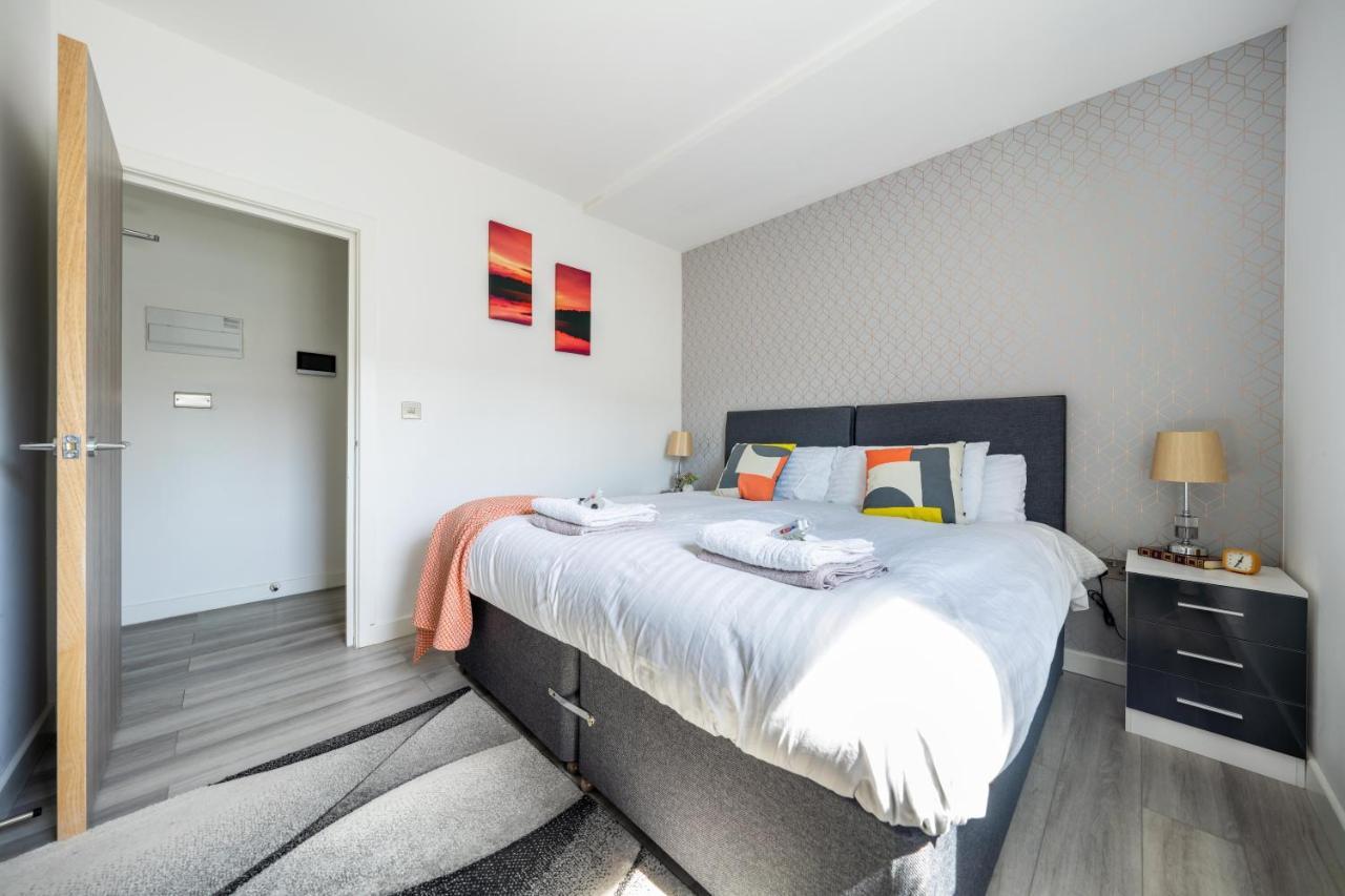 Ash View Place 4 -Heathrow - Thorpe Park - Free Parking 斯坦斯 外观 照片
